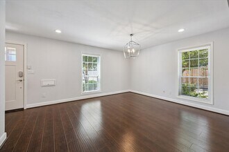 671 N Post Oak Ln in Houston, TX - Building Photo - Building Photo