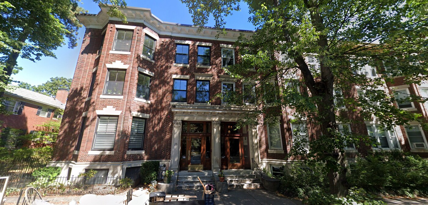 21 Euston St, Unit 1 in Brookline, MA - Foto de edificio