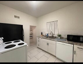 1205 E English St in Wichita, KS - Building Photo - Building Photo