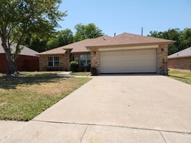 605 Blair Dr in Lewisville, TX - Building Photo