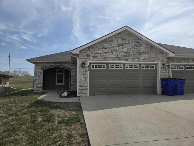 404 Michael's Ct in Junction City, KS - Building Photo - Building Photo