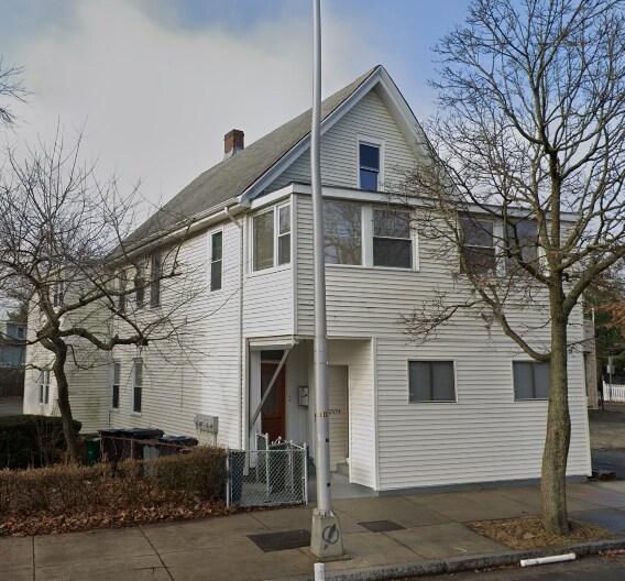 2572 Massachusetts Ave, Unit 2 in Cambridge, MA - Building Photo - Building Photo