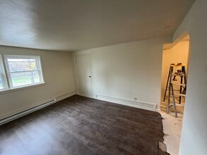 381 Liberty St, Unit 101 in Sharon, PA - Building Photo - Building Photo