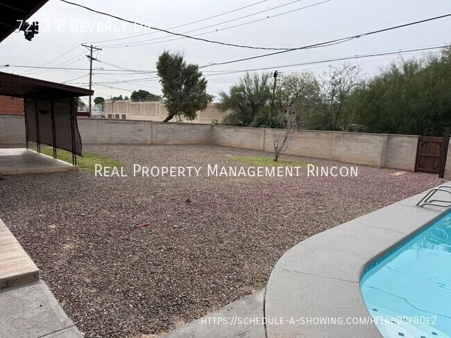 7252 E Beverly Dr in Tucson, AZ - Foto de edificio - Building Photo