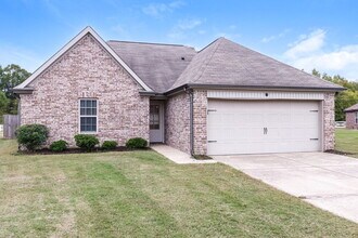 8129 Jordan View Dr in Southaven, MS - Foto de edificio - Building Photo