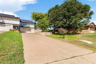 5016 Elms Ct in Granbury, TX - Building Photo - Building Photo