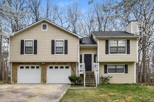2732 Woodbine Trail in Lithia Springs, GA - Building Photo