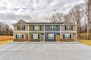 2819 Cruze Dr in Powell, TN - Building Photo