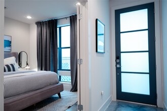 2826 Clay St in Houston, TX - Building Photo - Building Photo