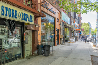 54 Lee Ave in Brooklyn, NY - Foto de edificio - Building Photo
