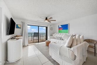 1465 Jimmy Buffett Mem Hwy in Satellite Beach, FL - Building Photo - Building Photo