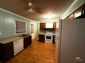 8065 Middle Ring Rd in Mobile, AL - Building Photo - Building Photo