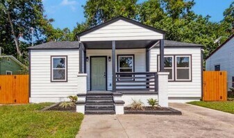 2136 Commander Rd in North Charleston, SC - Building Photo