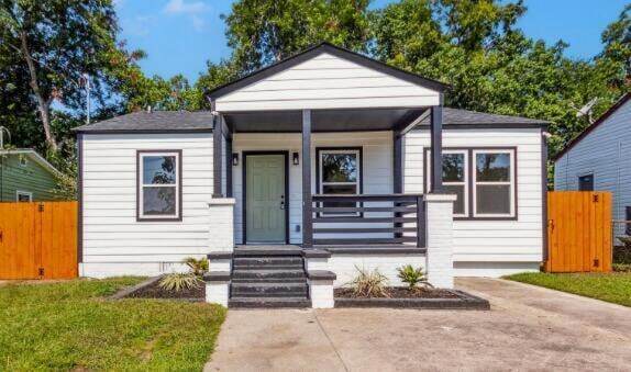 2136 Commander Rd in North Charleston, SC - Foto de edificio