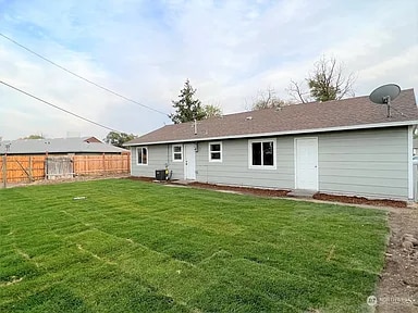 1127 Arlington Dr in Moses Lake, WA - Building Photo - Building Photo