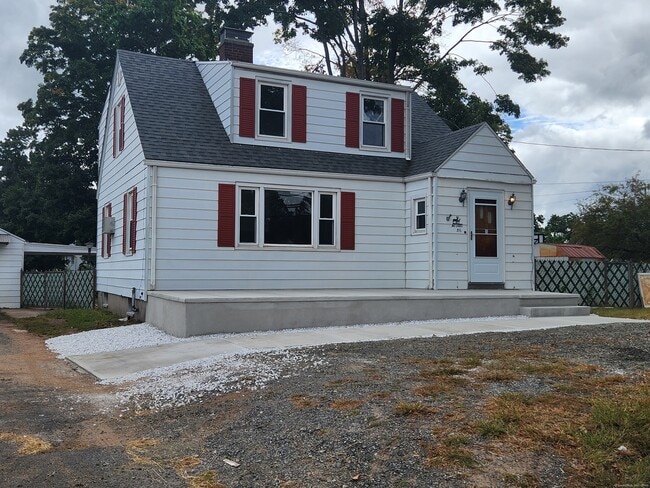 56 N Turnpike Rd in Wallingford, CT - Building Photo - Building Photo