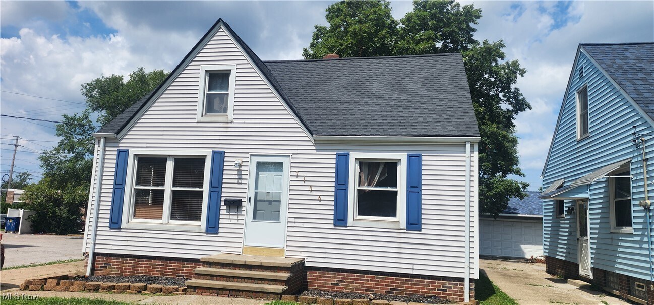 7106 Glencoe Ave in Brooklyn, OH - Foto de edificio