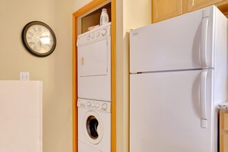 731 Elm St SW, Unit Upstairs Apartment in Albany, OR - Building Photo - Building Photo