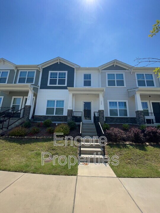908 Robbie Jackson Ln in Fuquay Varina, NC - Building Photo