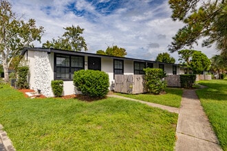 Eleven35 Apartments in Melbourne, FL - Foto de edificio - Building Photo