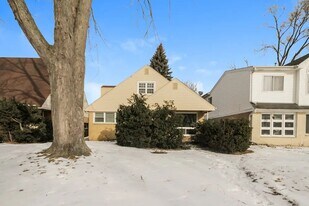 5340 Lee St in Skokie, IL - Building Photo