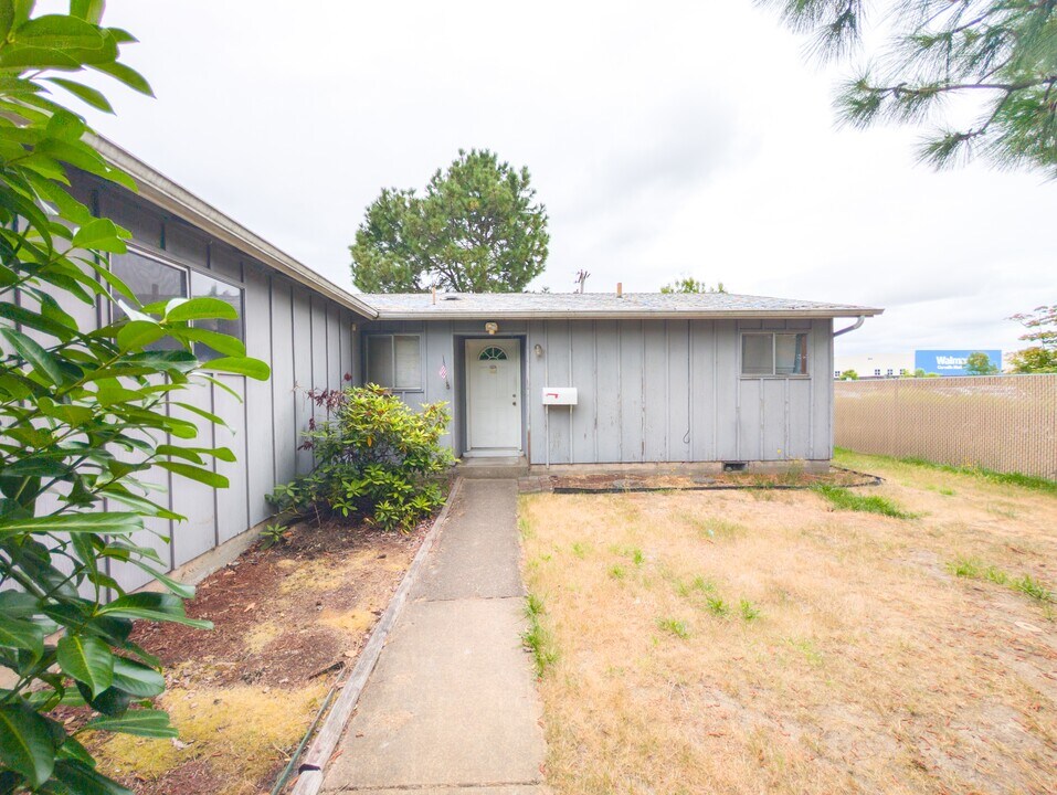 971 NW Cleveland Ave in Corvallis, OR - Foto de edificio