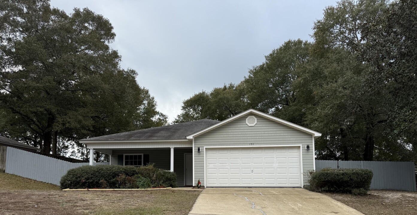 131 Cabana Way in Crestview, FL - Building Photo