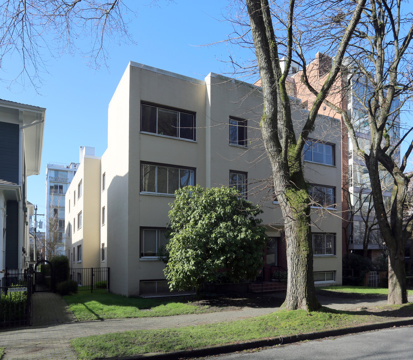 1956 Haro St in Vancouver, BC - Building Photo