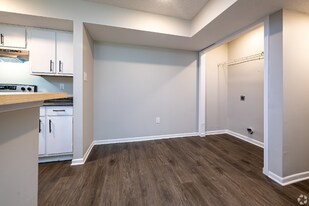 2121 Lobdell Blvd in Baton Rouge, LA - Building Photo