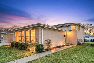 9314 Menard Ave in Morton Grove, IL - Building Photo