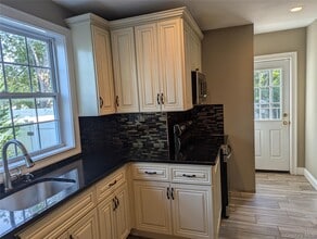 12 Maple Ct in Bay Shore, NY - Building Photo - Building Photo