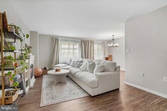 1200 S Arlington Ridge Rd in Arlington, VA - Building Photo - Building Photo
