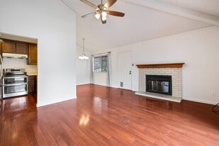 2008 La Terrace Cir, Unit 2008 in San Jose, CA - Building Photo