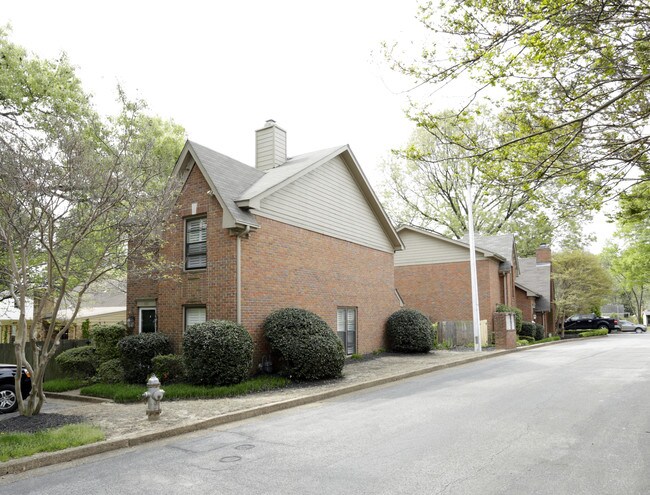 Park Court Townhomes in Memphis, TN - Foto de edificio - Building Photo