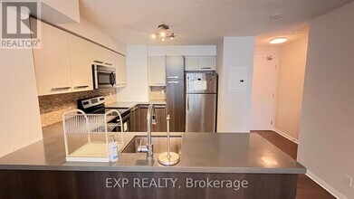 11 St Joseph St in Toronto, ON - Building Photo - Building Photo