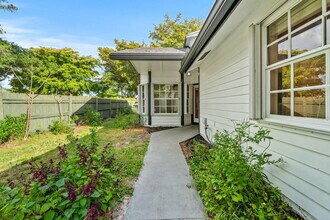 465 Goldenwood Way in Wellington, FL - Building Photo - Building Photo