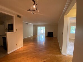 5005 Wingate Way in Atlanta, GA - Building Photo - Building Photo