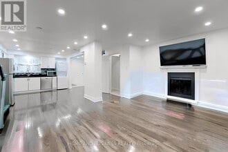 31 Greenleaf Cres in Brampton, ON - Building Photo - Building Photo