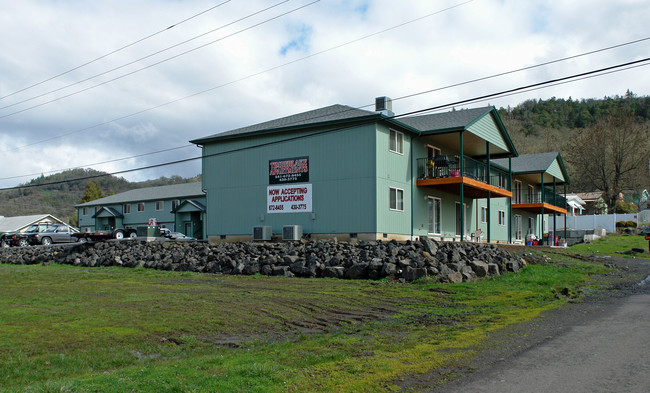 Timberlake Apartments in Roseburg, OR - Building Photo - Building Photo