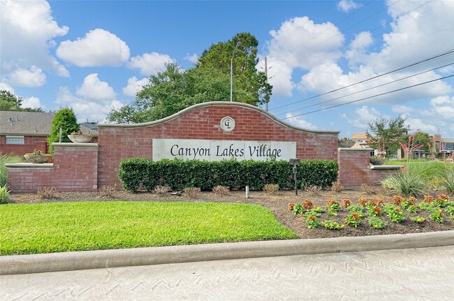 17627 S Summit Canyon Dr in Houston, TX - Foto de edificio - Building Photo