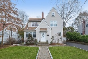 39 Linwood Ave in Cresskill, NJ - Building Photo