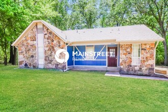 1065 Llano Cove in Memphis, TN - Foto de edificio - Building Photo