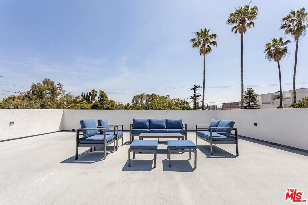 758 N Wilton Pl in Los Angeles, CA - Building Photo