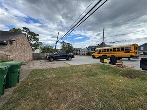 10032 Neuens Rd in Houston, TX - Building Photo - Building Photo