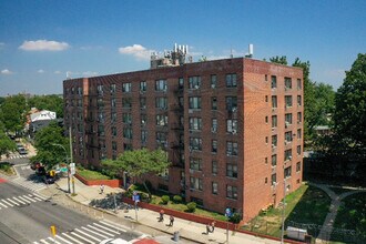 109-15 Merrick Blvd in Jamaica, NY - Building Photo - Building Photo
