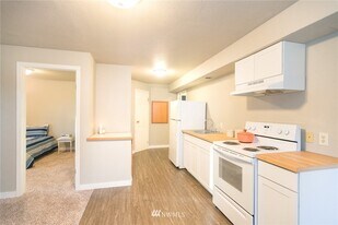 700 SW 368th St in Federal Way, WA - Building Photo