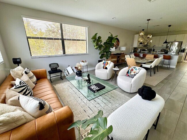 property at 1405 N Dixie Hwy