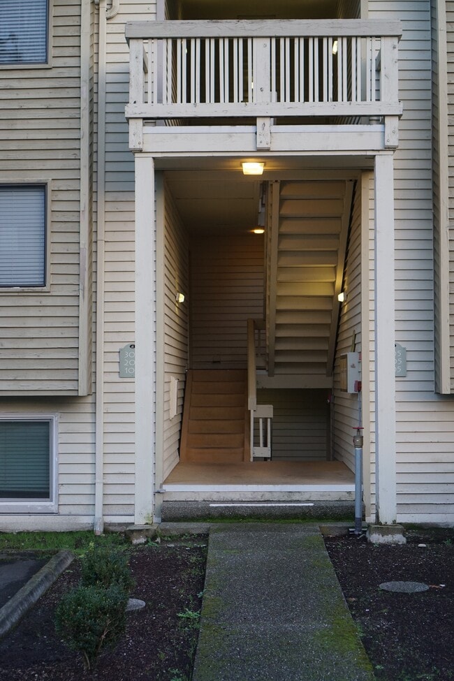 1760 W Sunn Fjord Ln, Unit F-204 in Bremerton, WA - Foto de edificio - Building Photo