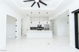 903 NE 23rd St in Cape Coral, FL - Building Photo