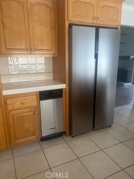 915 S Ridgecrest Cir in Anaheim, CA - Foto de edificio - Building Photo